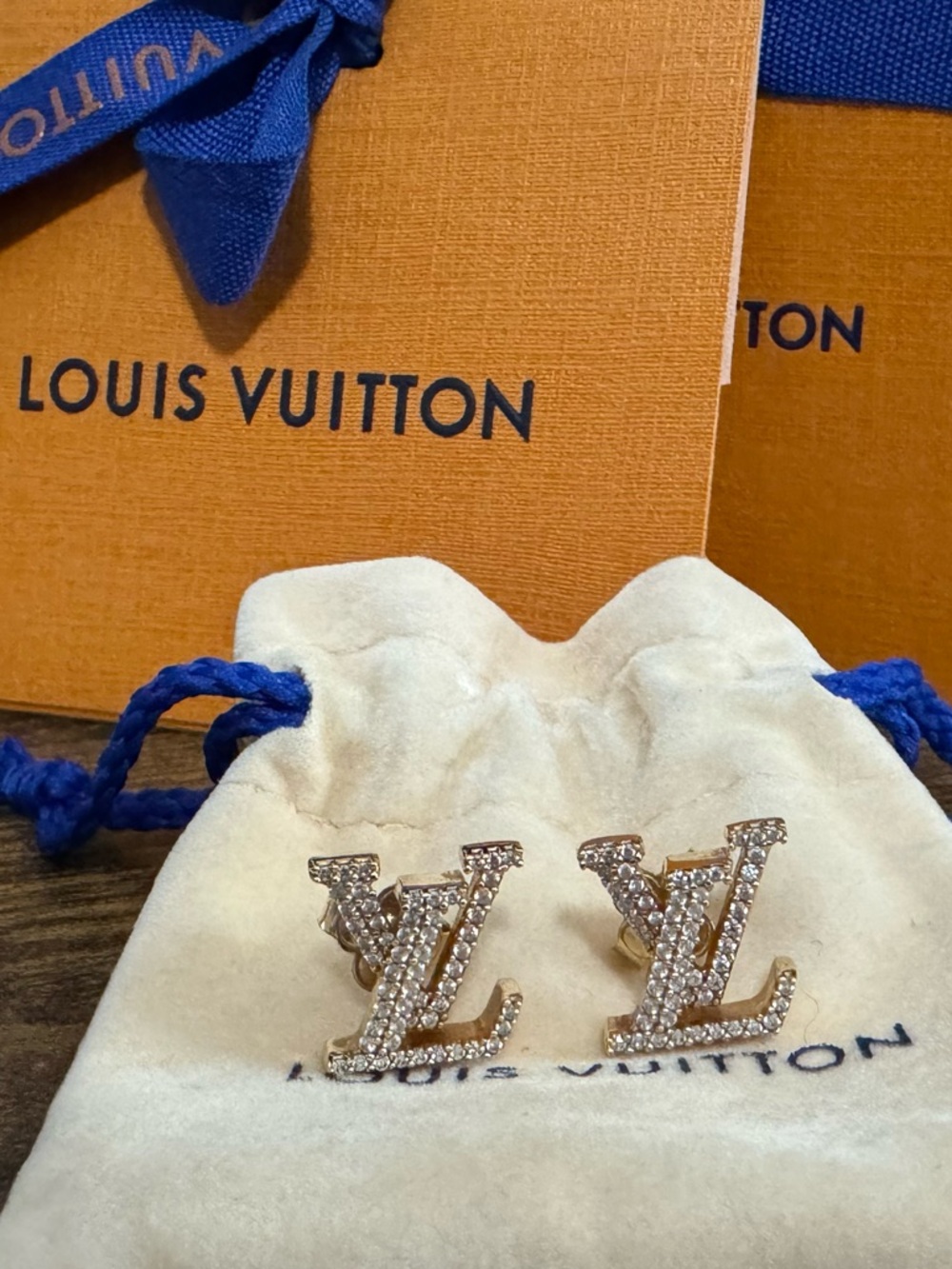 ❌SOLD❌NEW LOUIS VUITTON LV Iconic Gold Finish Crystal Embellished Earrings - Picture 6 of 6